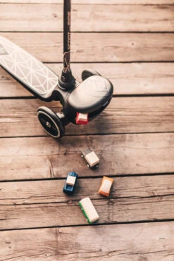 Scoot And Ride Brown Lines Highwaykick 2 Step SR-96526 19 Scoot And Ride Brown Lines Highwaykick 2 Step SR-96526 -Bekend Babyartikelen Winkel Scoot and Ride Brown Lines Highwaykick 2 Step SR 96526 .sfeer 3