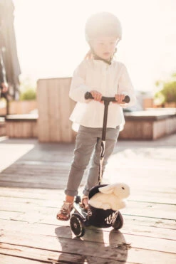 Scoot And Ride Zebra Highwaykick 2 Step SR-96523 -Bekend Babyartikelen Winkel Scoot and Ride Zebra Highwaykick 2 Step SR 96523 .sfeer 3