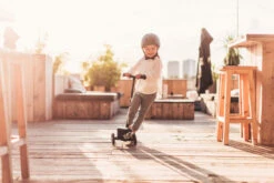 Scoot And Ride Zebra Highwaykick 2 Step SR-96523 -Bekend Babyartikelen Winkel Scoot and Ride Zebra Highwaykick 2 Step SR 96523 .sfeer 4