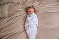 Bo Jungle B-Wrap Grey Feathers Small Wikkeldeken B172300 -Bekend Babyartikelen Winkel bo jungle b wrap grey feathers small wikkeldeken b172300 3