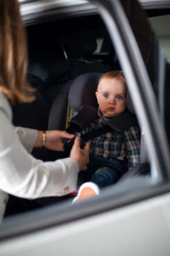 Ding Cruz Dark Grey 360° Isofix Autostoel 0-36kg DI-101920 -Bekend Babyartikelen Winkel di 101919 lifestyle 02a 1