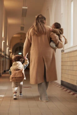 Jollein Boucle Biscuit Rugtasje 057-591-66067 -Bekend Babyartikelen Winkel jollein boucle rugtasje 1 1