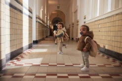 Jollein Boucle Biscuit Rugtasje 057-591-66067 -Bekend Babyartikelen Winkel jollein boucle rugtasje 2 1