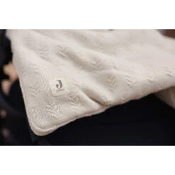 Jollein Grain Knit Oatmeal 3/5 Punts 0-9 Maanden Autostoel Voetenzak 025-811-67047 -Bekend Babyartikelen Winkel jollein grain knit oatmeal 0 9 maanden autostoel voetenzak 025 811 67047 1