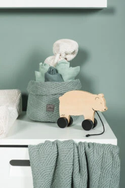 Jollein River Knit Ash Green 100x150 Cm Ledikantdeken 516-522-65285 -Bekend Babyartikelen Winkel jollein river knit ash green 100x150 cm ledikantdeken 516 522 65285 2 1