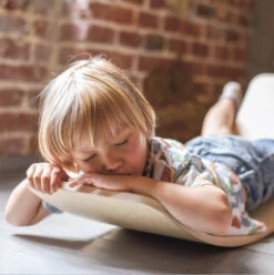 Luna Toys Houten Balansbord Met Zwart Vilt LU-36998 -Bekend Babyartikelen Winkel luna toys houten balansbord sfeer 4