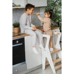 Luna Toys Wit Houten Leertoren Keukenhulp LU-00552 9 Luna Toys Wit Houten Leertoren Keukenhulp LU-00552 -Bekend Babyartikelen Winkel luna toys wit houten leertoren keukenhulp 2