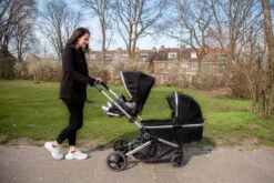 Ding Amigo Black/Rose Tandem Duowagen DI-191706 -Bekend Babyartikelen Winkel mamaloes di 191704 ding tandem stroller amigo lifestyle 06 1