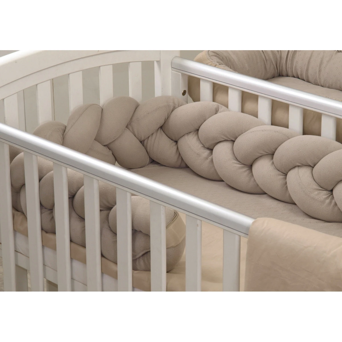 MamaLoes Amy Ajour Nougat 210 Cm Braided Bedbumper 84269 7 MamaLoes Amy Ajour Nougat 210 Cm Braided Bedbumper 84269 - Afbeelding 5