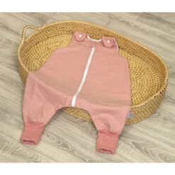 MamaLoes Amy Pure Roze 12-24 Mnd Onesie Slaapzak 85374 7 MamaLoes Amy Pure Roze 12-24 Mnd Onesie Slaapzak 85374 -Bekend Babyartikelen Winkel mamaloes amy pure roze onesie slaapzak 2