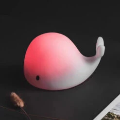 Eco Toys Dolfijn Oplaadbaar Nachtlampje HC500241 -Bekend Babyartikelen Winkel mamaloes eco toys dolfijn kleuren nachtlampje hc500241 3