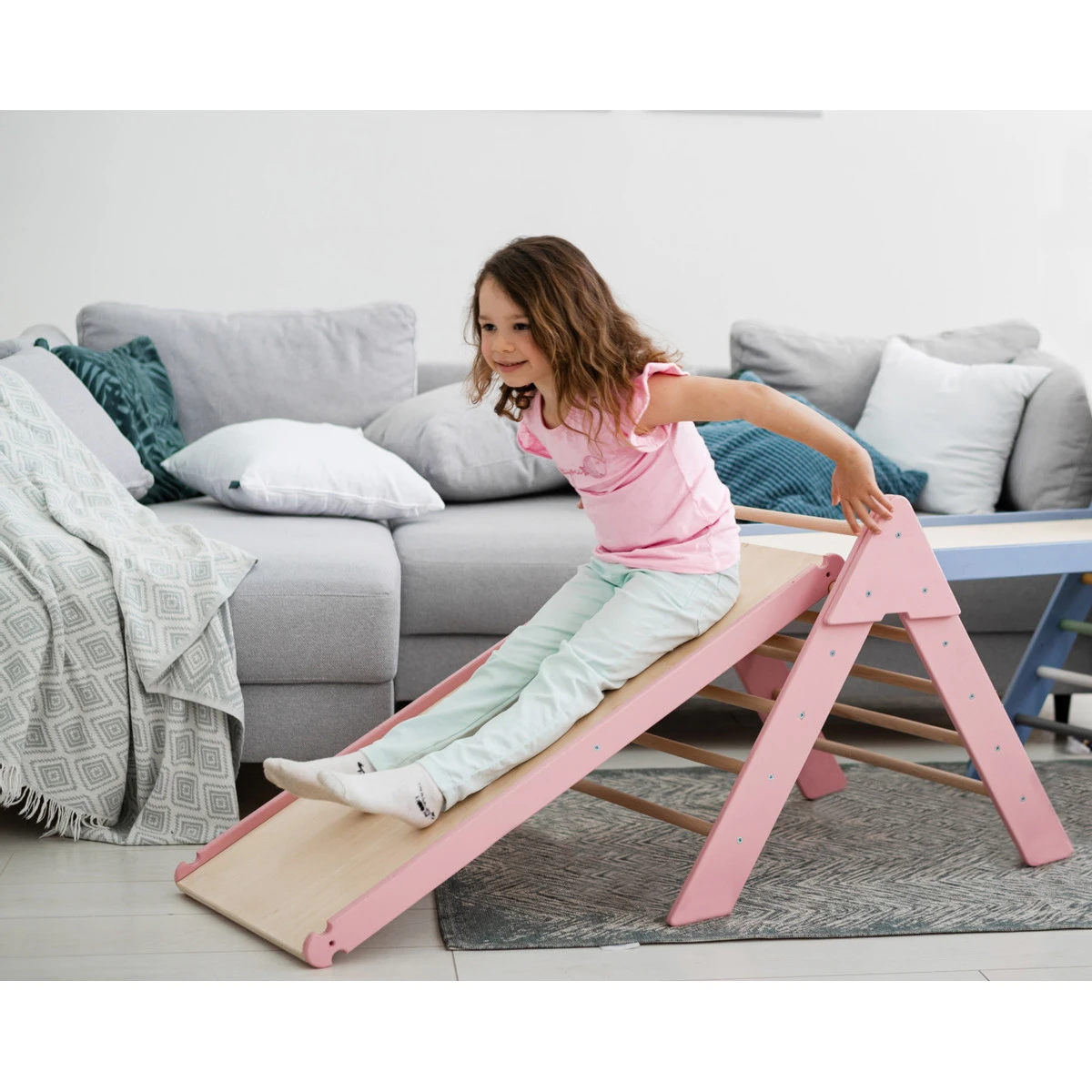 Luna Toys Roze Houten Klimrek Met Glijbaan LU-36974 9 Luna Toys Roze Houten Klimrek Met Glijbaan LU-36974 - Afbeelding 7