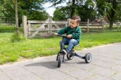 Topmark Kaya Olijf Groen 4-in-1 Loopfiets T6079.green06 -Bekend Babyartikelen Winkel topmark kaya 4 in 1 loopfiets 1 1
