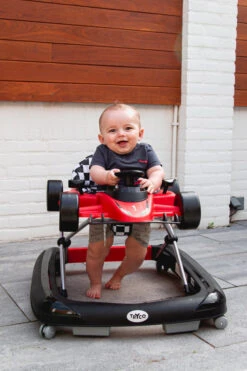Tryco F1 Racer Red 2-in-1 Loopstoel En Loopwagen TR-362702 26 Tryco F1 Racer Red 2-in-1 Loopstoel En Loopwagen TR-362702 -Bekend Babyartikelen Winkel tr 362702 03 1
