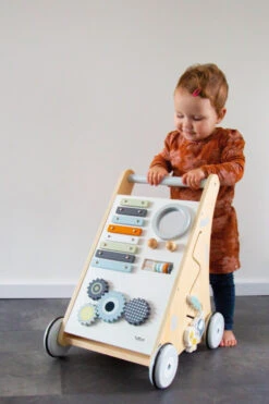 Tryco Houten Activiteiten Loopwagen TR-303012 -Bekend Babyartikelen Winkel tryco houten activiteiten loopwagen02