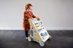 Tryco Houten Activiteiten Loopwagen TR-303012 -Bekend Babyartikelen Winkel tryco houten activiteiten loopwagen04